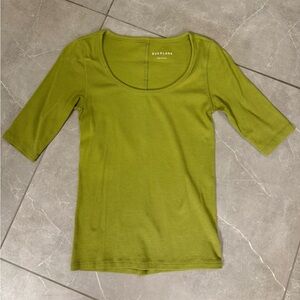 Everlane ribbed scoop neck tee. Size small.